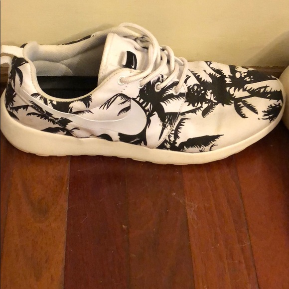 Nike Palm Tree Roshes - Picture 2 of 5